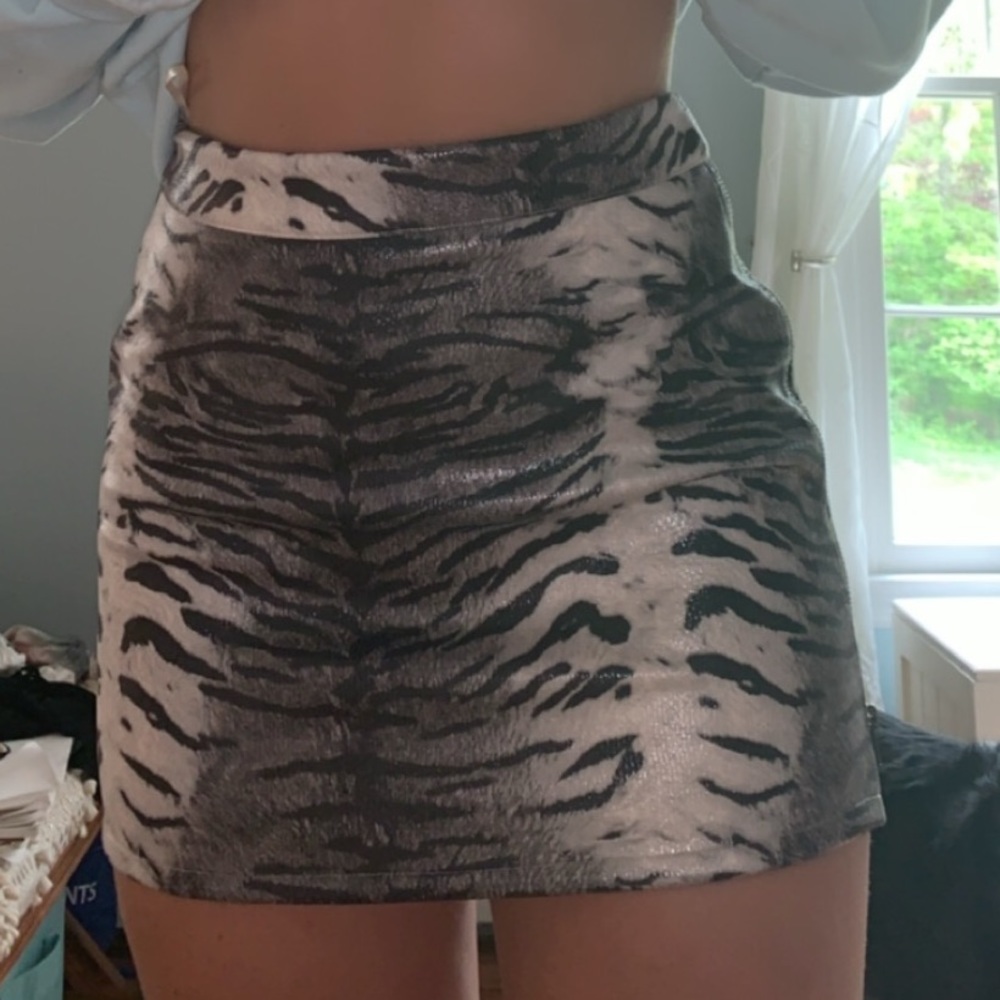 ANIMAL PRINT SKIRT